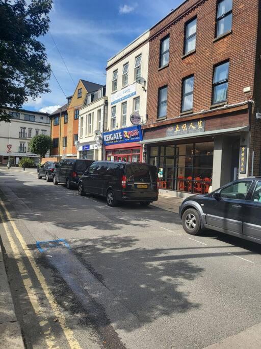 Entire Reigate Apartment Hosted By Pius Extérieur photo