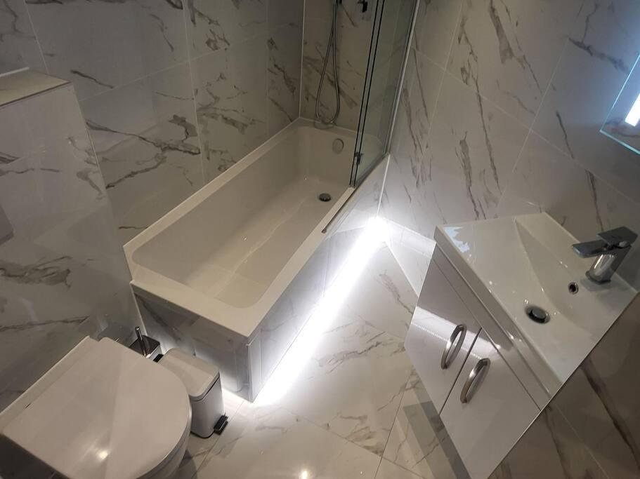 Entire Reigate Apartment Hosted By Pius Extérieur photo